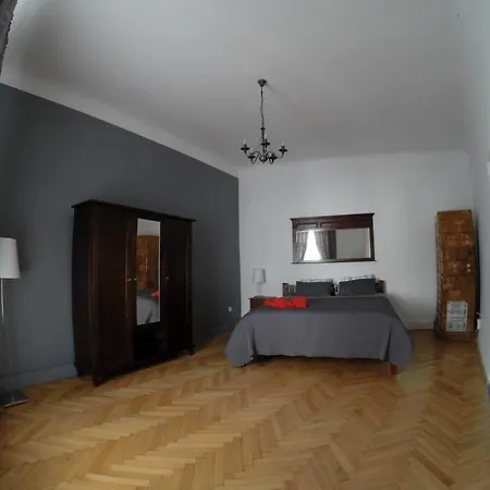 Apartment Honey